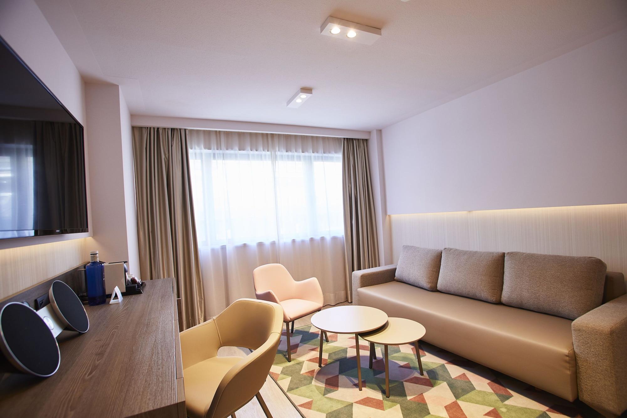Grand Plaza Hotel & Wellness Andorra la Vella Exteriör bild A suite at the hotel