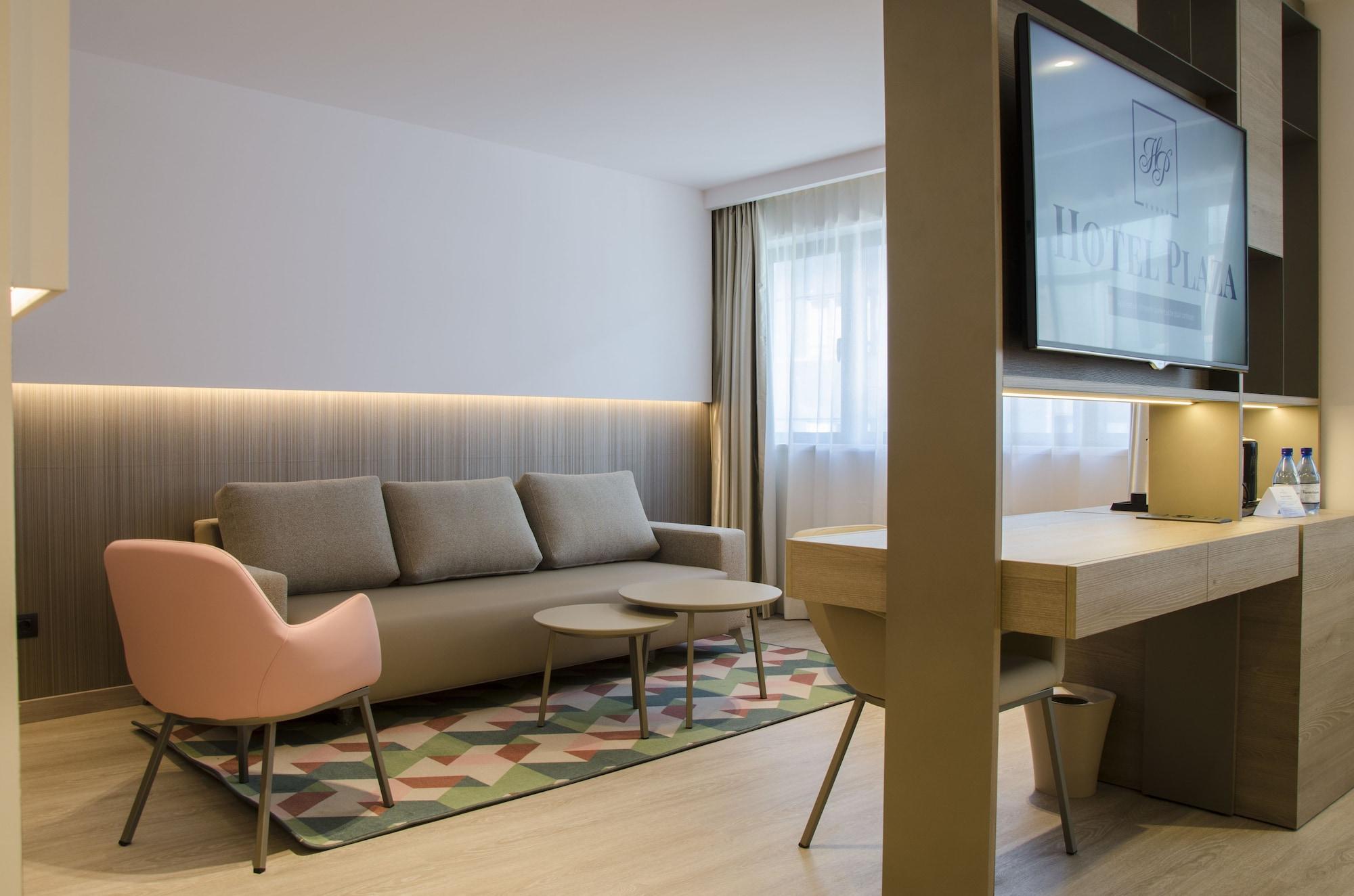 Grand Plaza Hotel & Wellness Andorra la Vella Exteriör bild A suite at the hotel