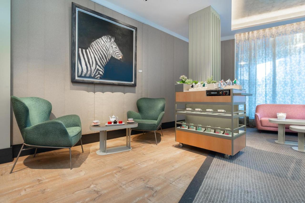 Grand Plaza Hotel & Wellness Andorra la Vella Exteriör bild The interior of the lounge
