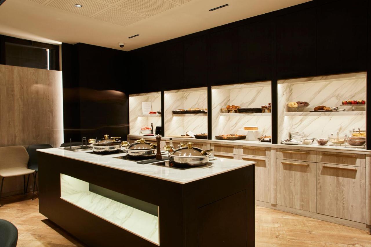 Grand Plaza Hotel & Wellness Andorra la Vella Exteriör bild The buffet at the lounge