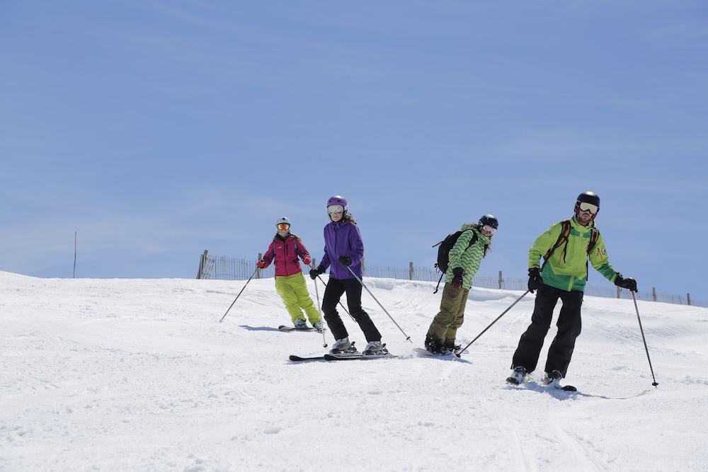 Grand Plaza Hotel & Wellness Andorra la Vella Exteriör bild Cross-country skiers at the 2010 Olympics