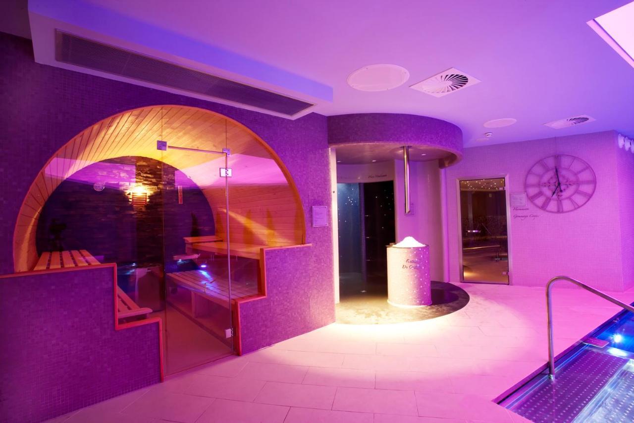 Grand Plaza Hotel & Wellness Andorra la Vella Exteriör bild The interior of the spa