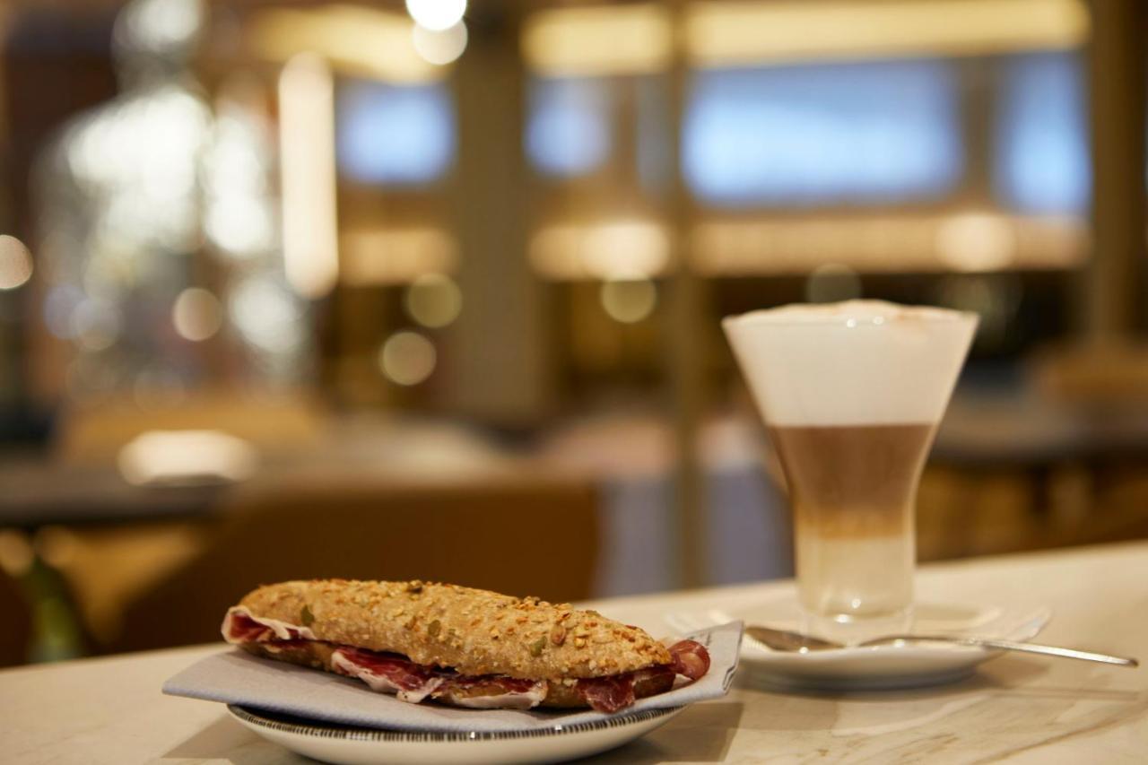 Grand Plaza Hotel & Wellness Andorra la Vella Exteriör bild A typical Italian cappuccino