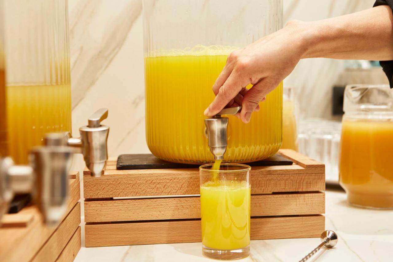 Grand Plaza Hotel & Wellness Andorra la Vella Exteriör bild Orange juice